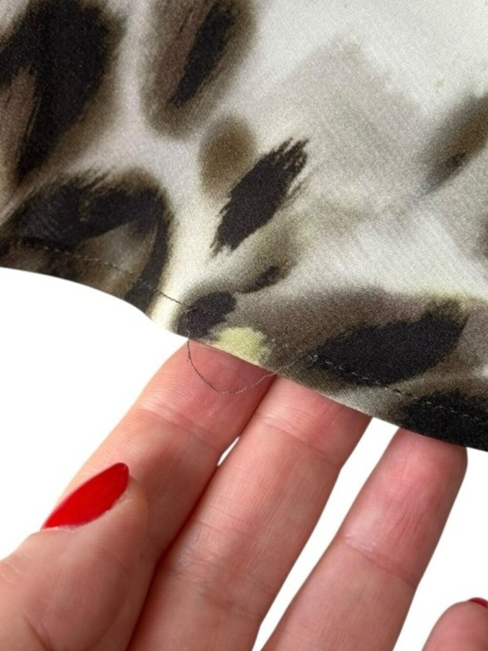 St. John Draped Neck Silk Animal Print Long Sleeve Blouse Top Women’s Size 2 - Picture 7 of 8
